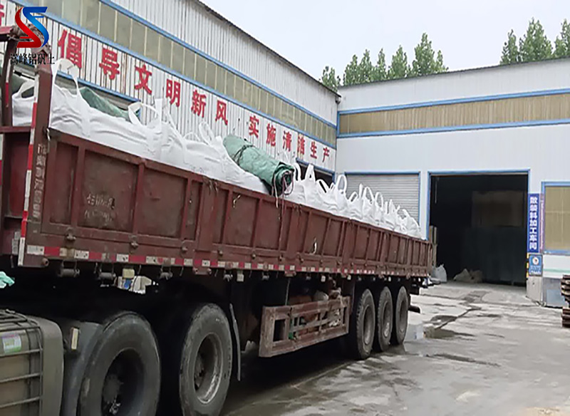 高鋁礬土熟料廠家發(fā)貨現(xiàn)場(chǎng)